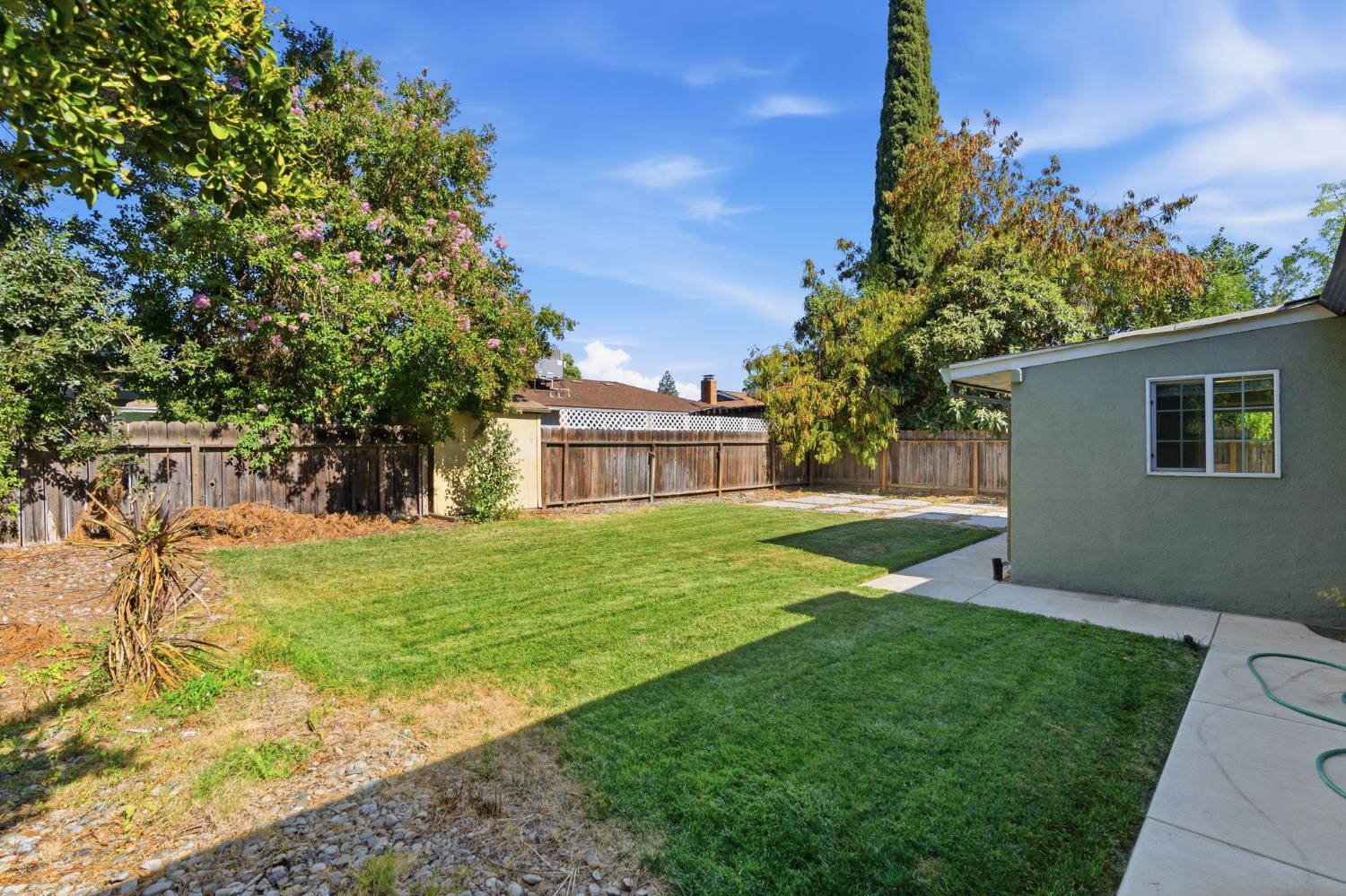 4462 N Barton Ave, Fresno, CA 93726
