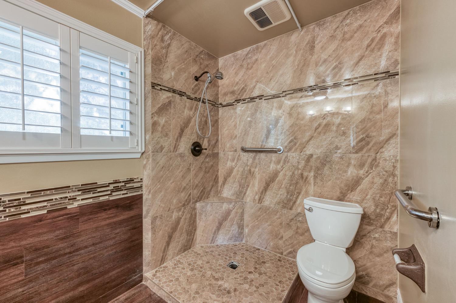 1411 W Sample Ave, Fresno, CA 93711