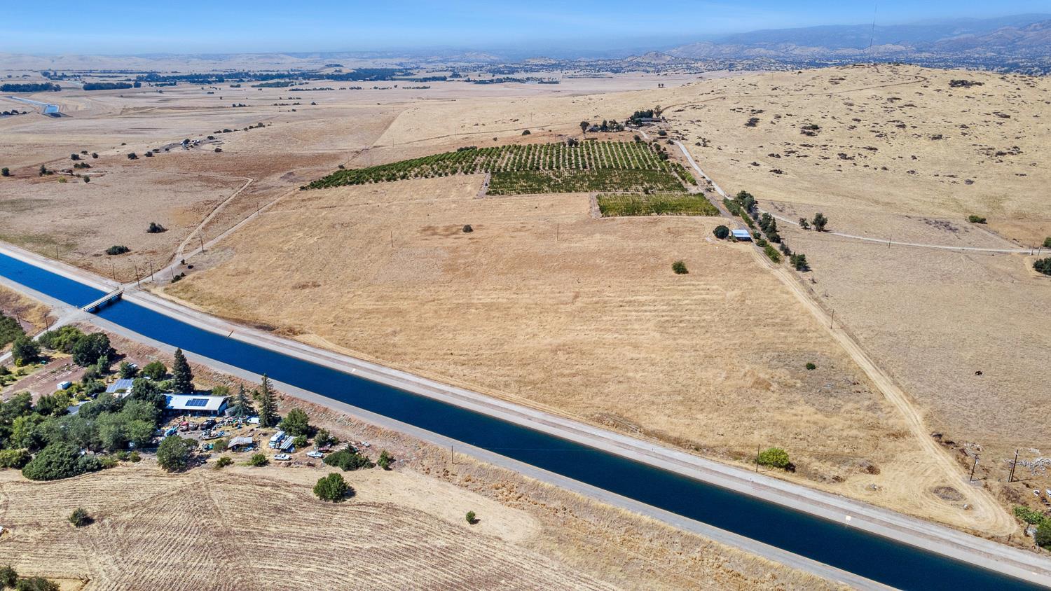 5374 N Zediker Ave, Sanger, CA 93657