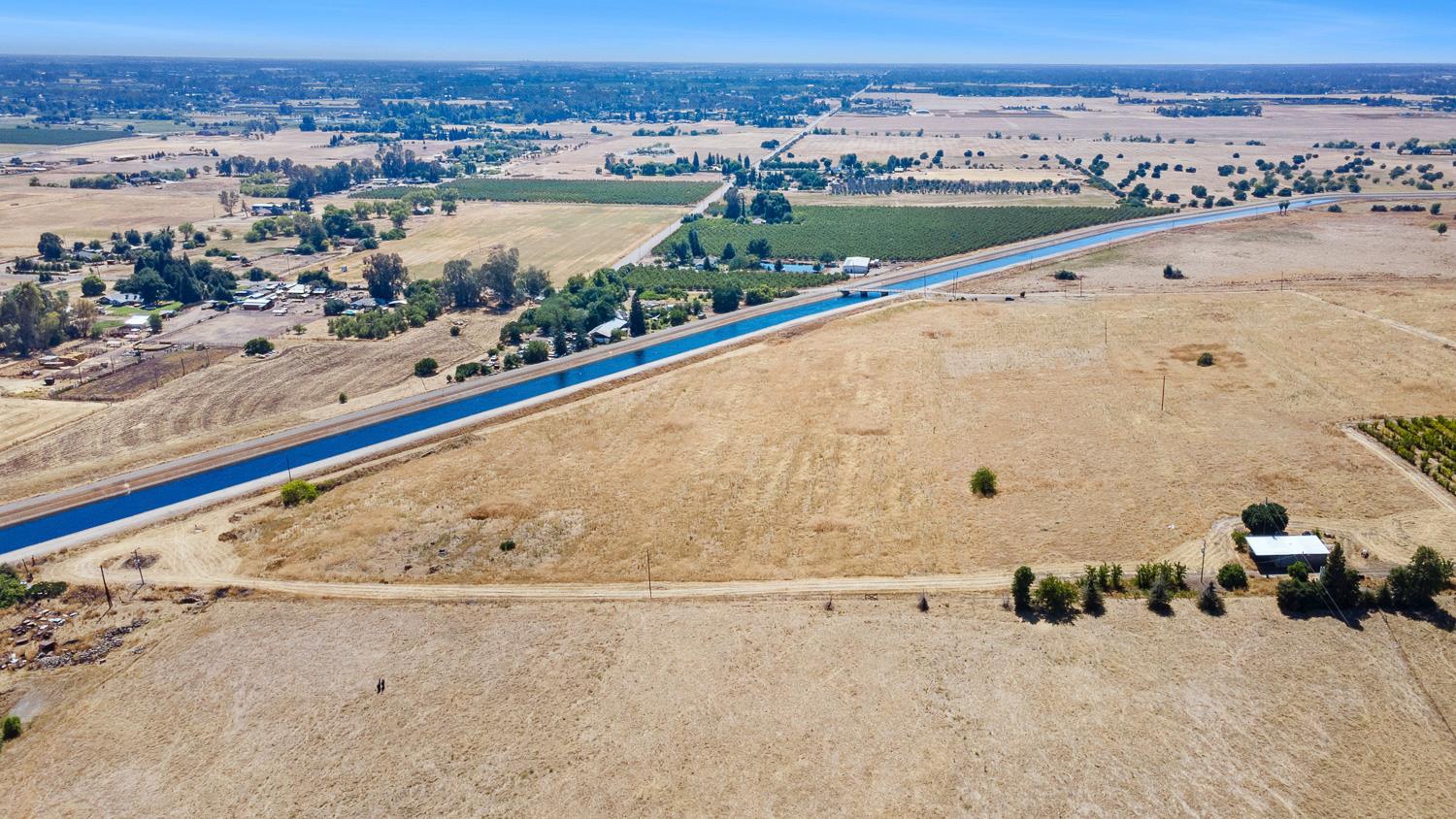 5374 N Zediker Ave, Sanger, CA 93657