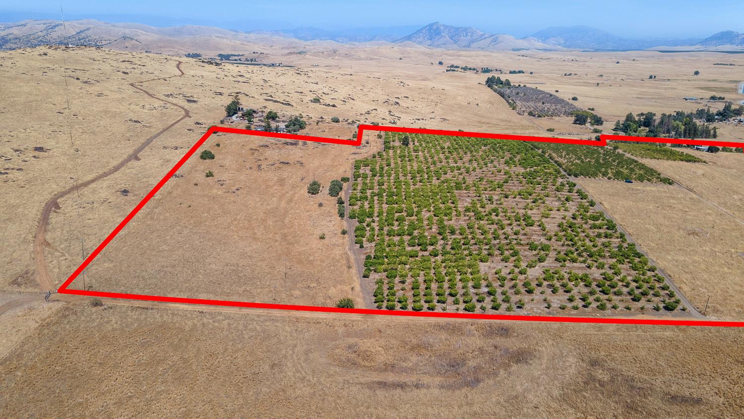 5374 N Zediker Ave, Sanger, CA 93657