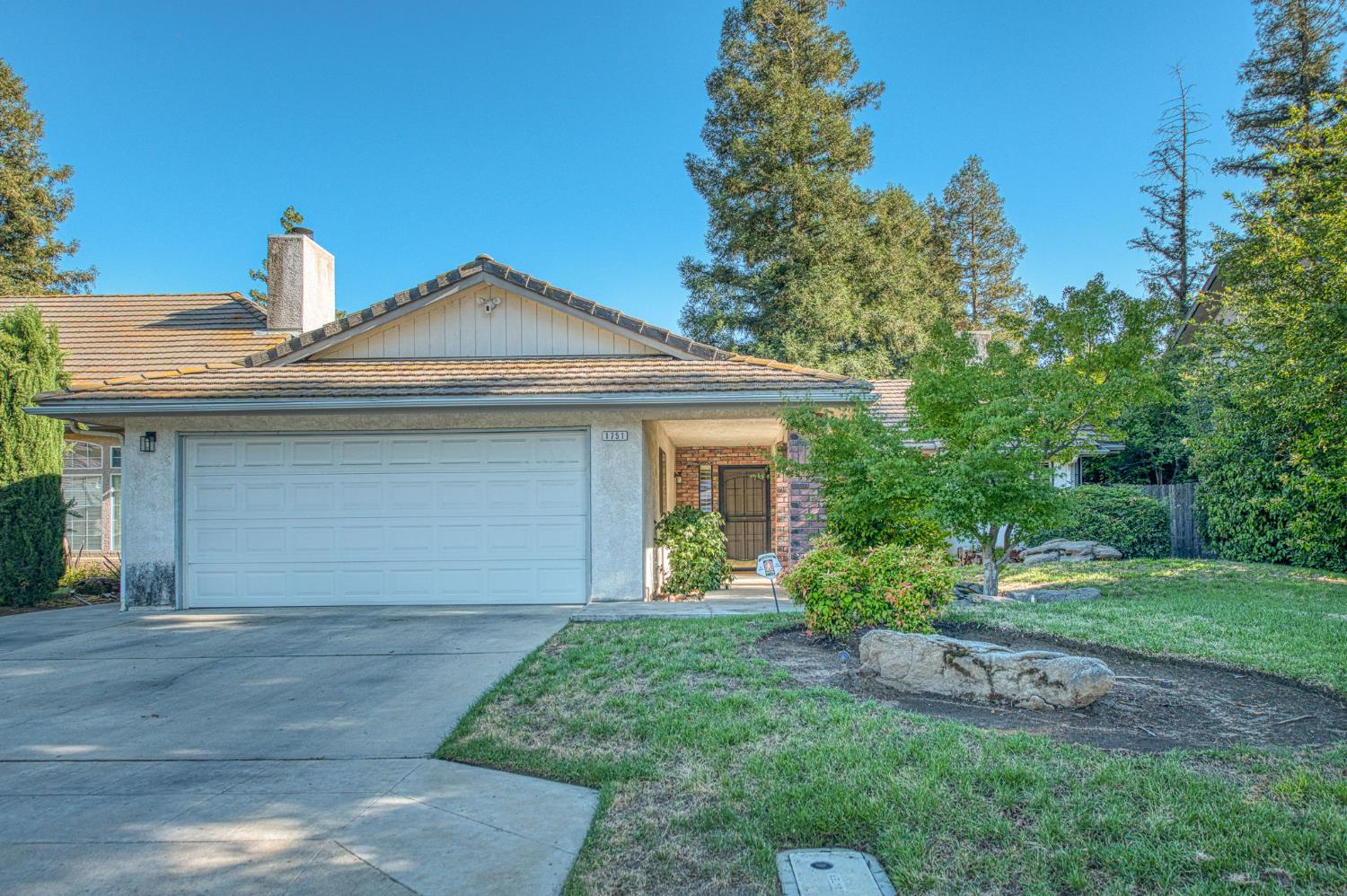 1751 E Brandon Ln, Fresno, CA 93720