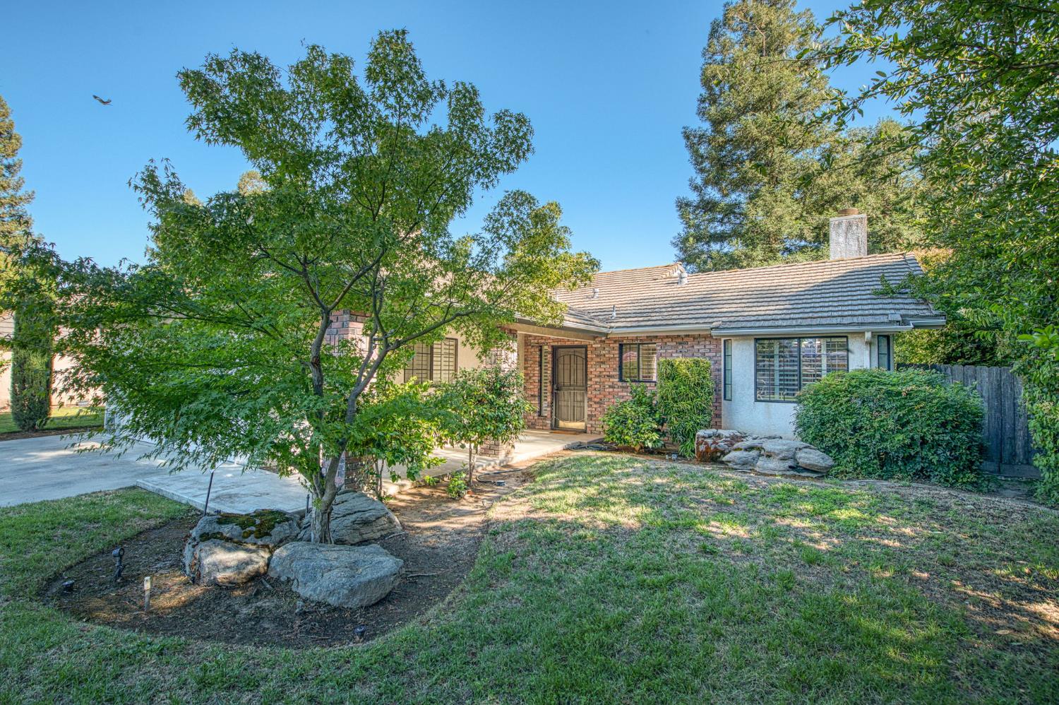 1751 E Brandon Ln, Fresno, CA 93720