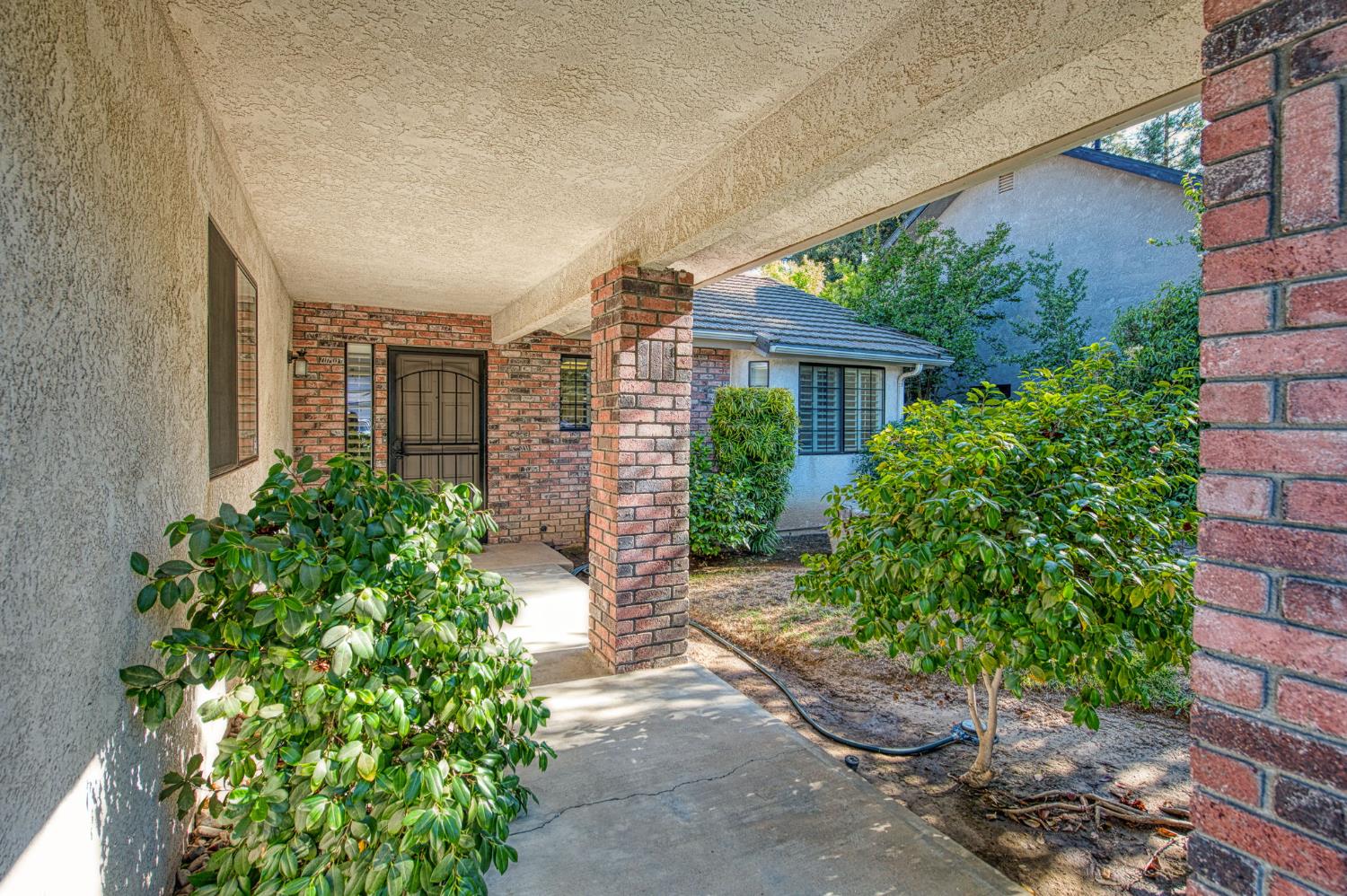 1751 E Brandon Ln, Fresno, CA 93720