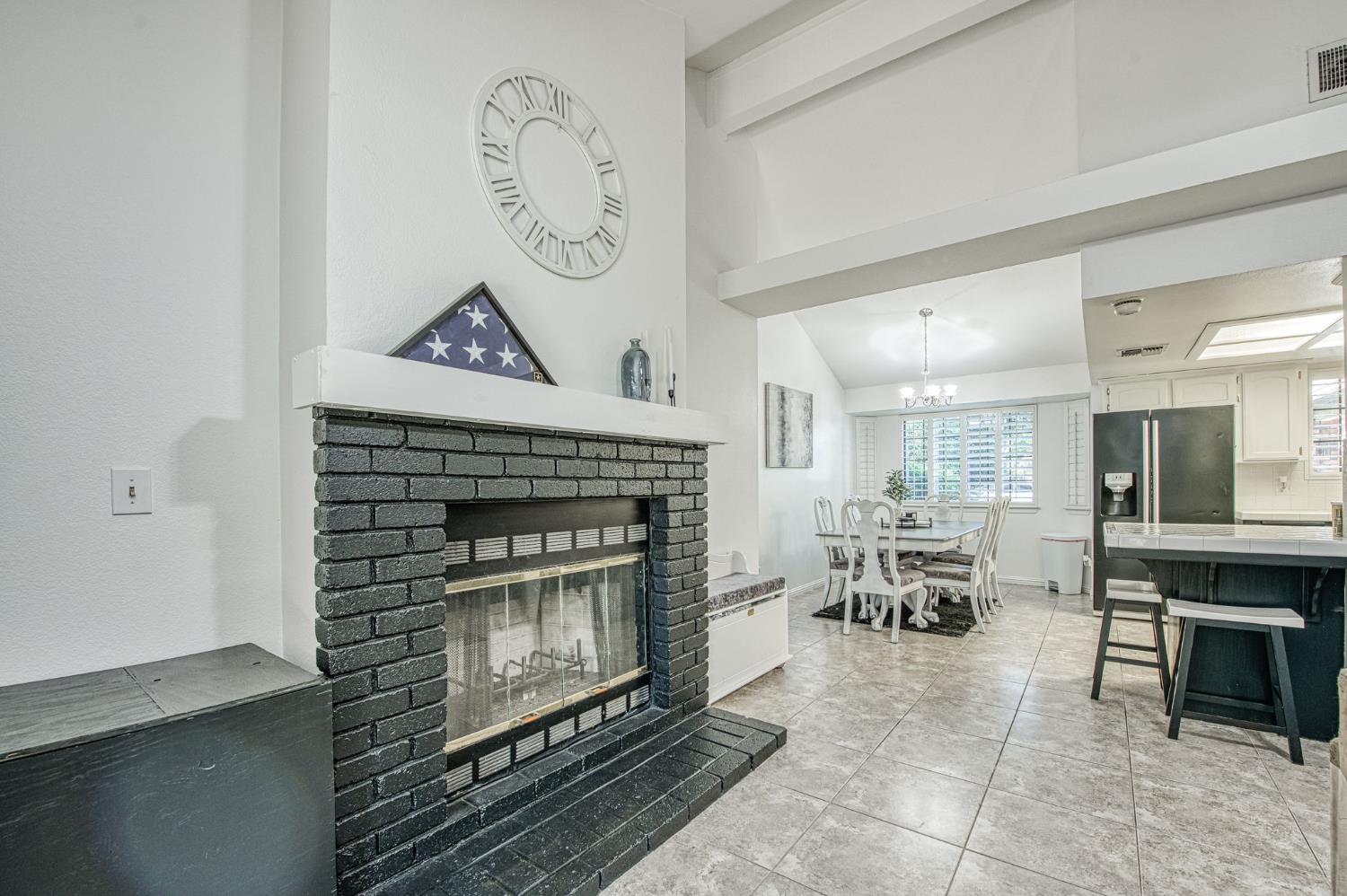 1751 E Brandon Ln, Fresno, CA 93720
