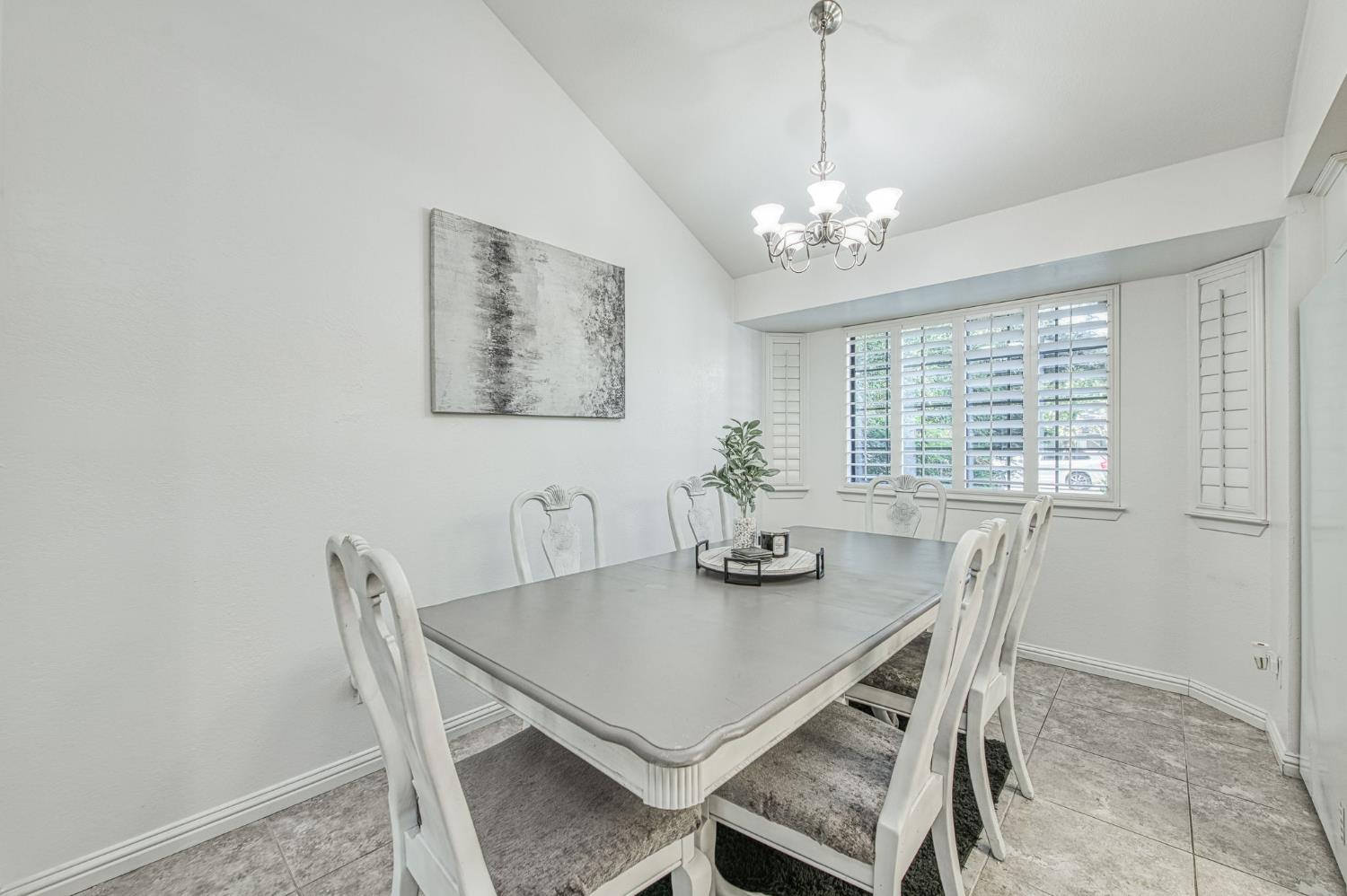 1751 E Brandon Ln, Fresno, CA 93720