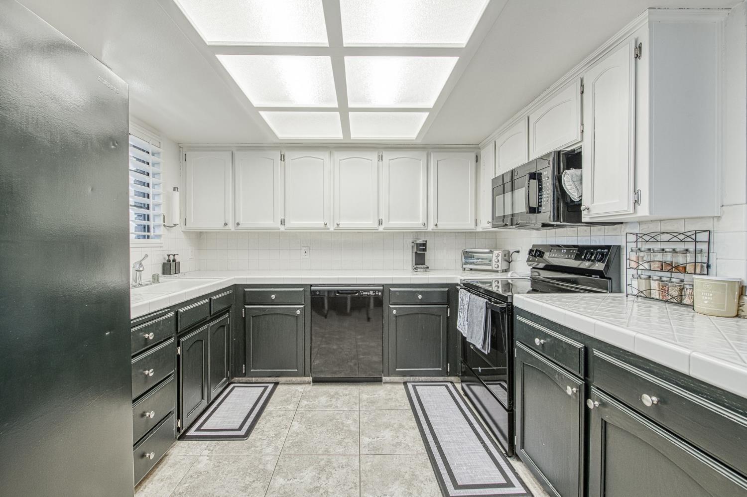 1751 E Brandon Ln, Fresno, CA 93720