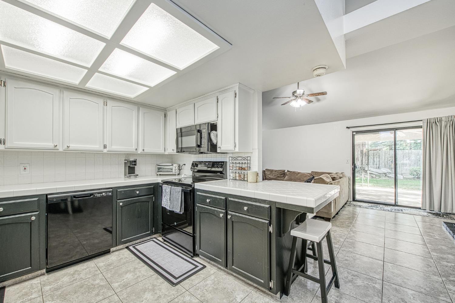 1751 E Brandon Ln, Fresno, CA 93720