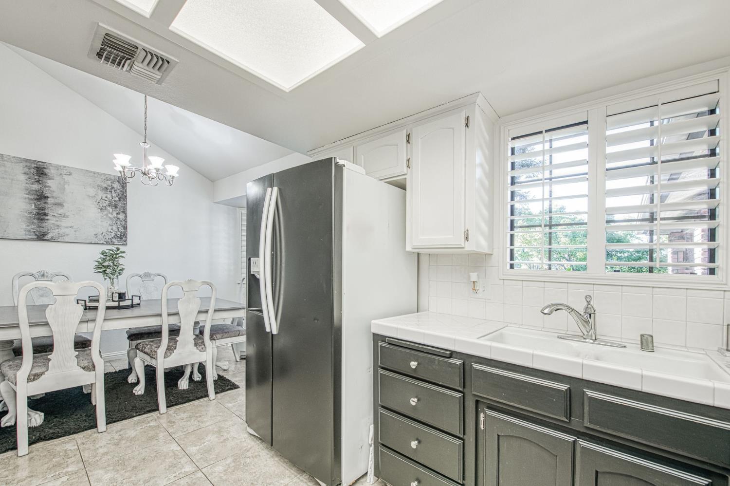 1751 E Brandon Ln, Fresno, CA 93720