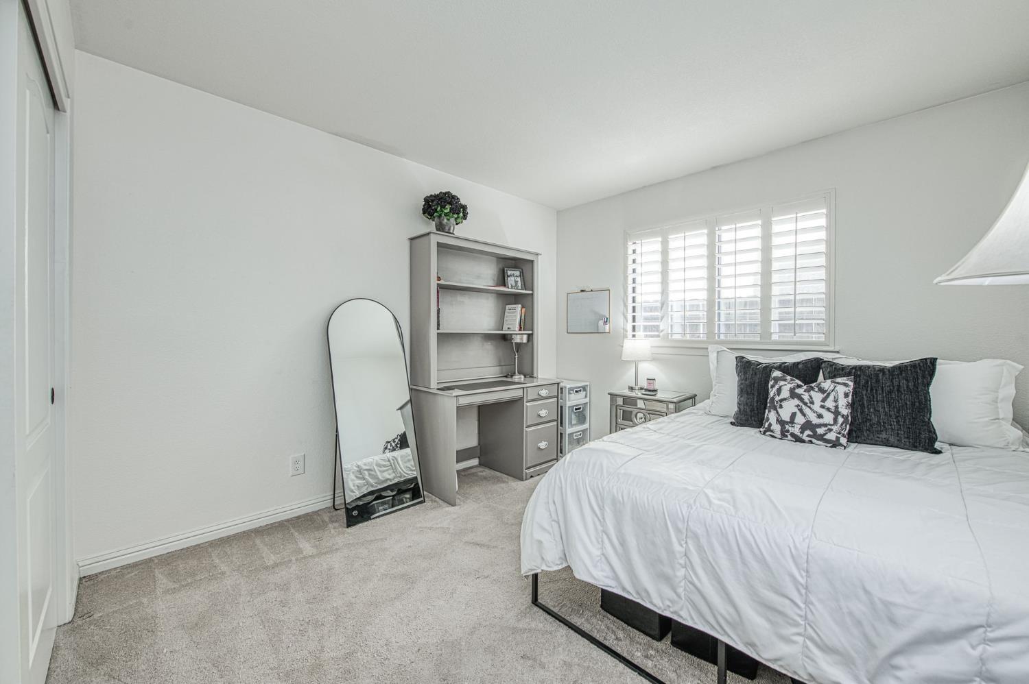 1751 E Brandon Ln, Fresno, CA 93720