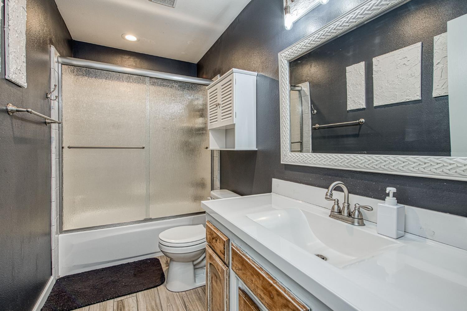 1751 E Brandon Ln, Fresno, CA 93720