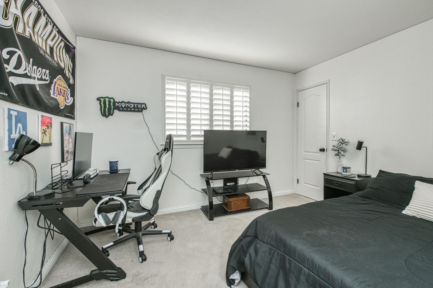 1751 E Brandon Ln, Fresno, CA 93720