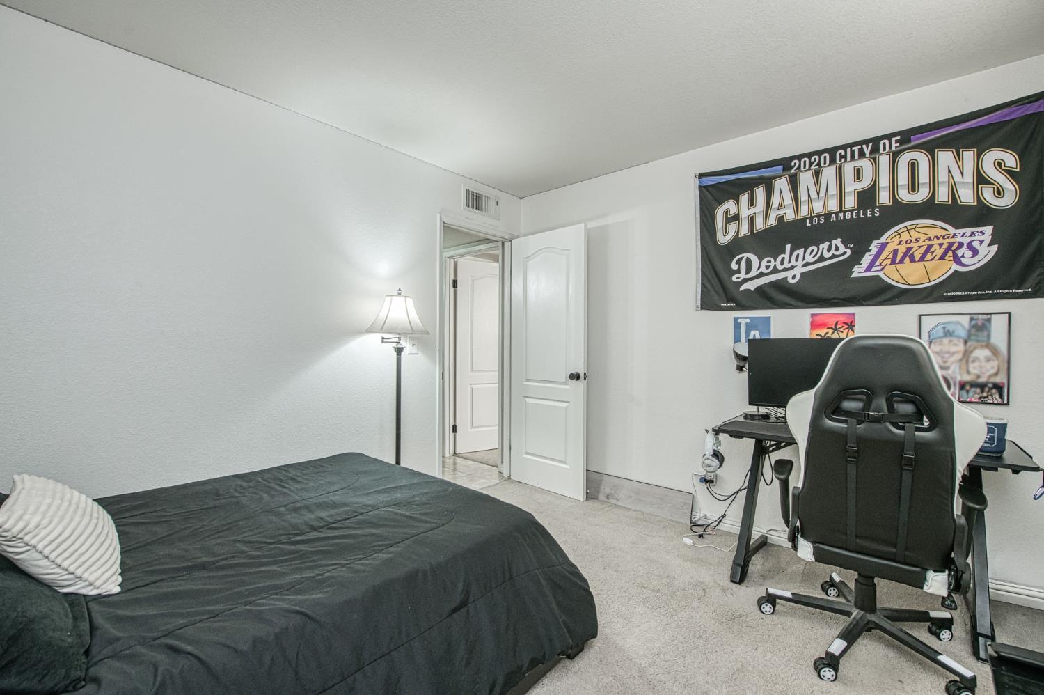 1751 E Brandon Ln, Fresno, CA 93720