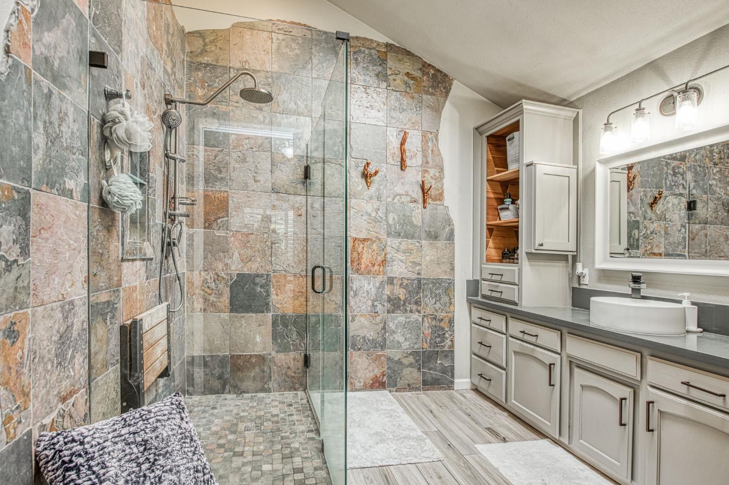 1751 E Brandon Ln, Fresno, CA 93720