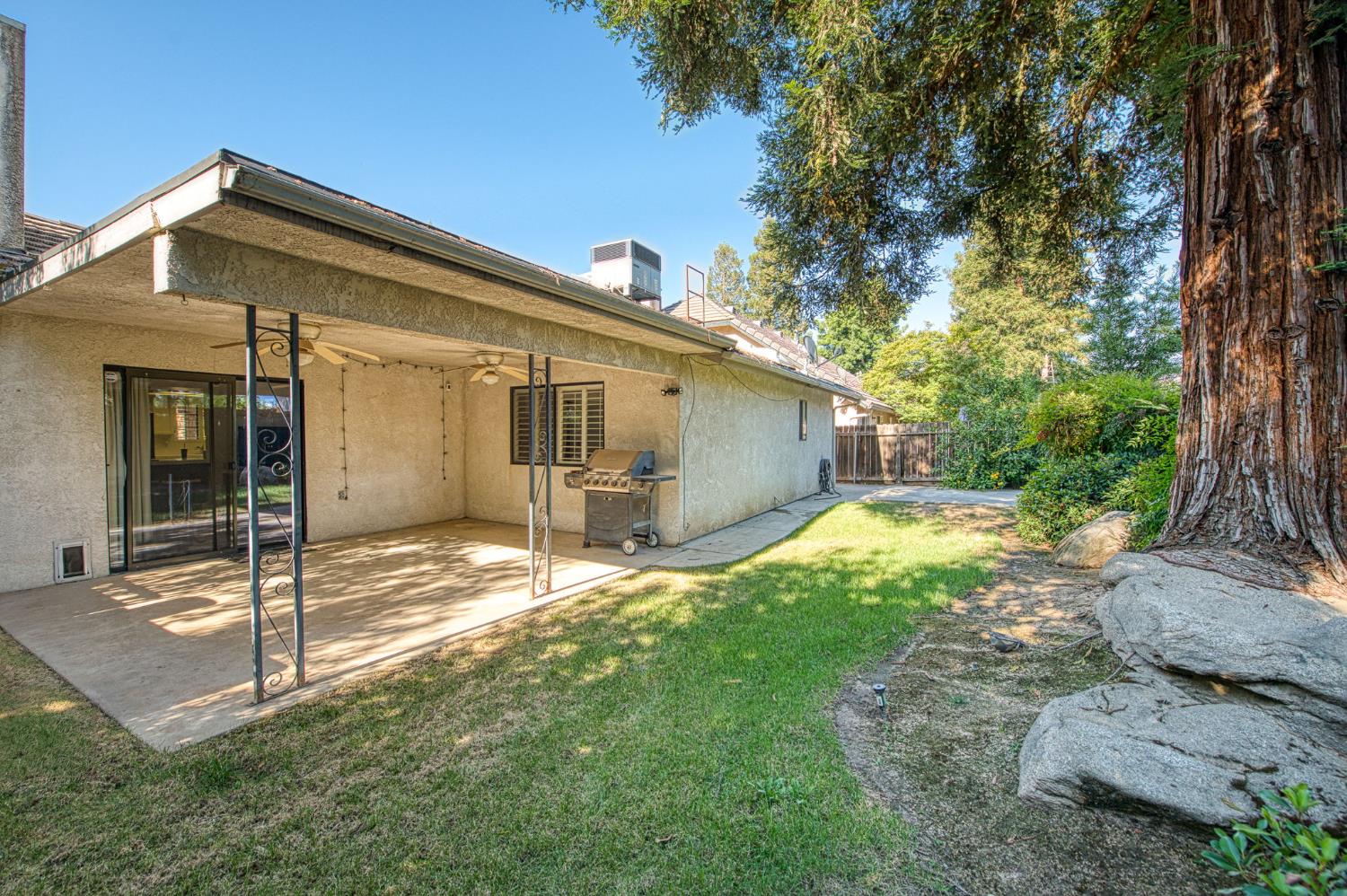 1751 E Brandon Ln, Fresno, CA 93720