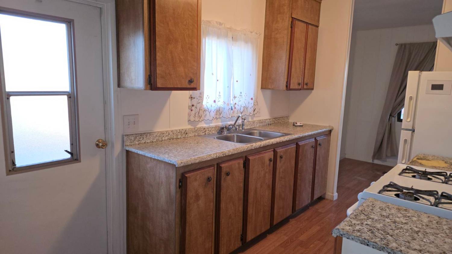 1724 Minnewawa Ave #109, Clovis, CA 93612