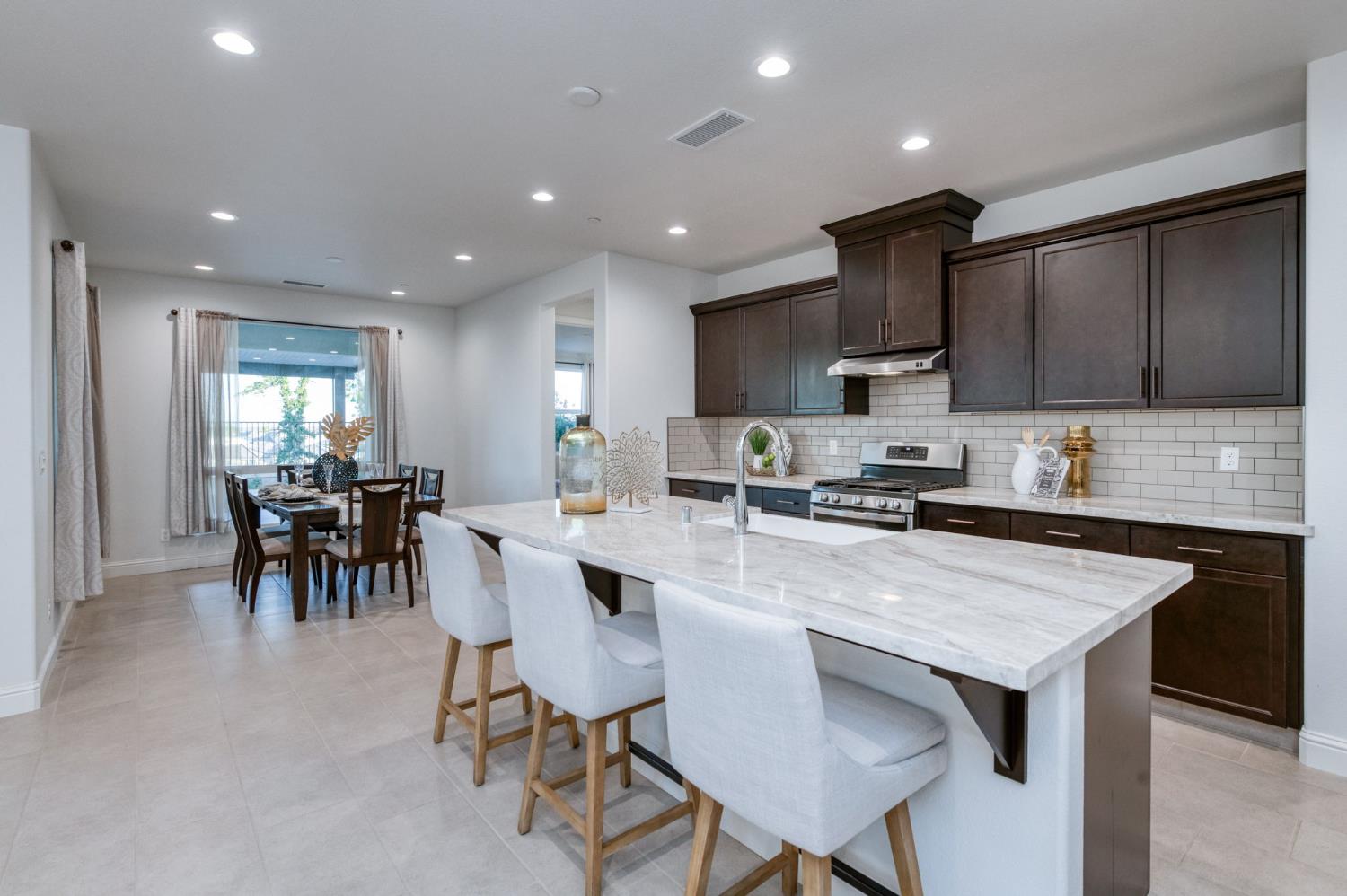 1010 Horizon Dr, Madera, CA 93636