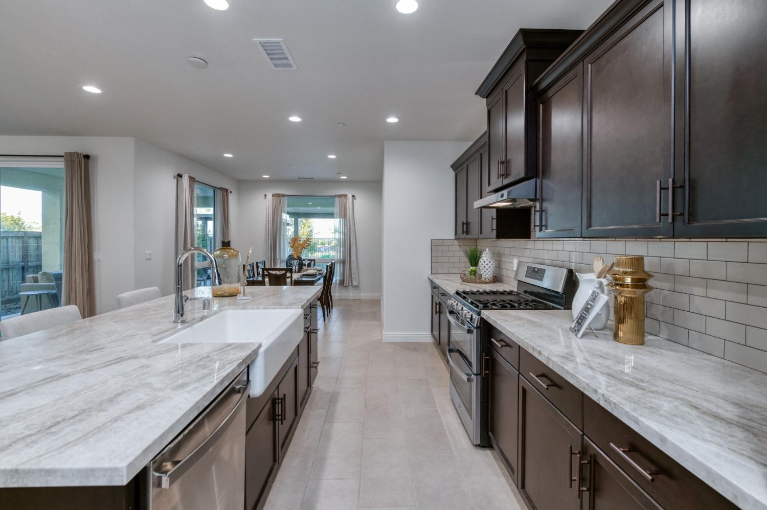 1010 Horizon Dr, Madera, CA 93636