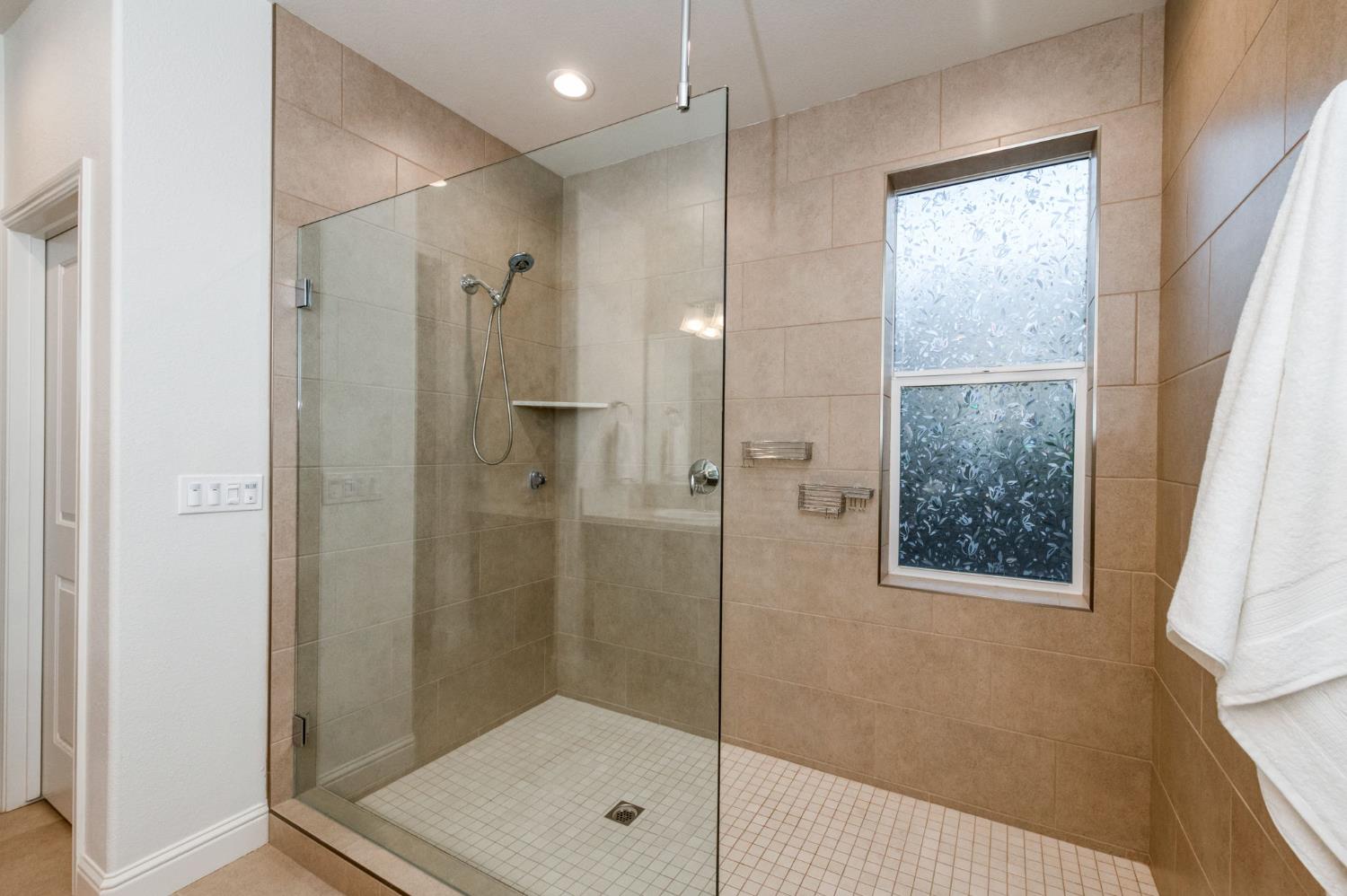 1010 Horizon Dr, Madera, CA 93636