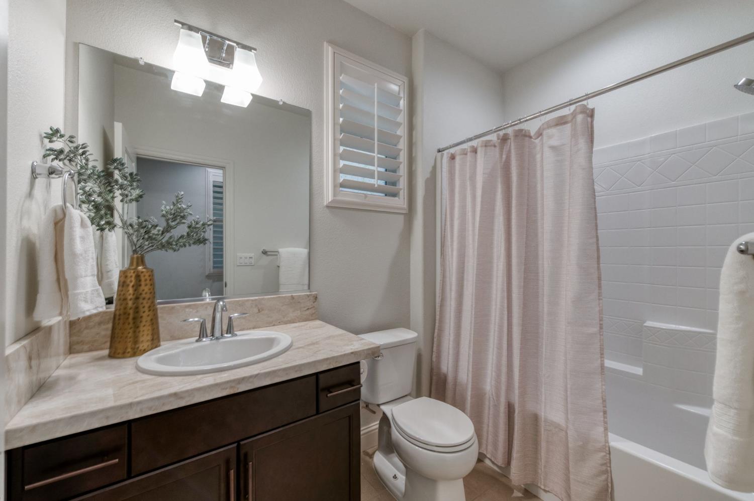 1010 Horizon Dr, Madera, CA 93636