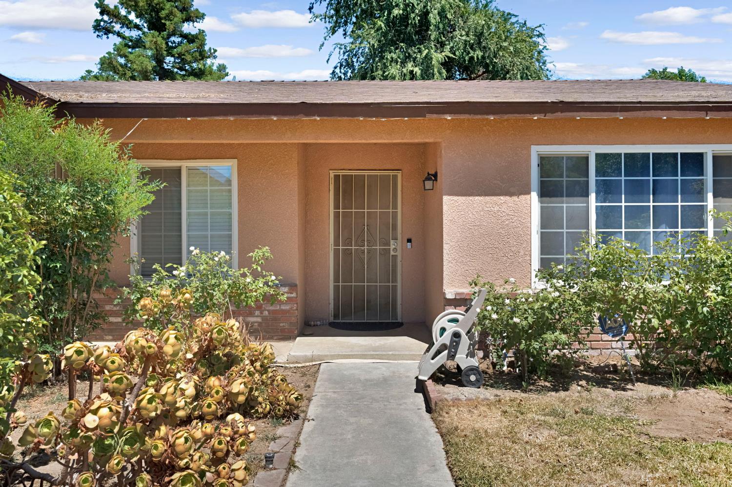 4152 N Barcus Ave, Fresno, CA 93722