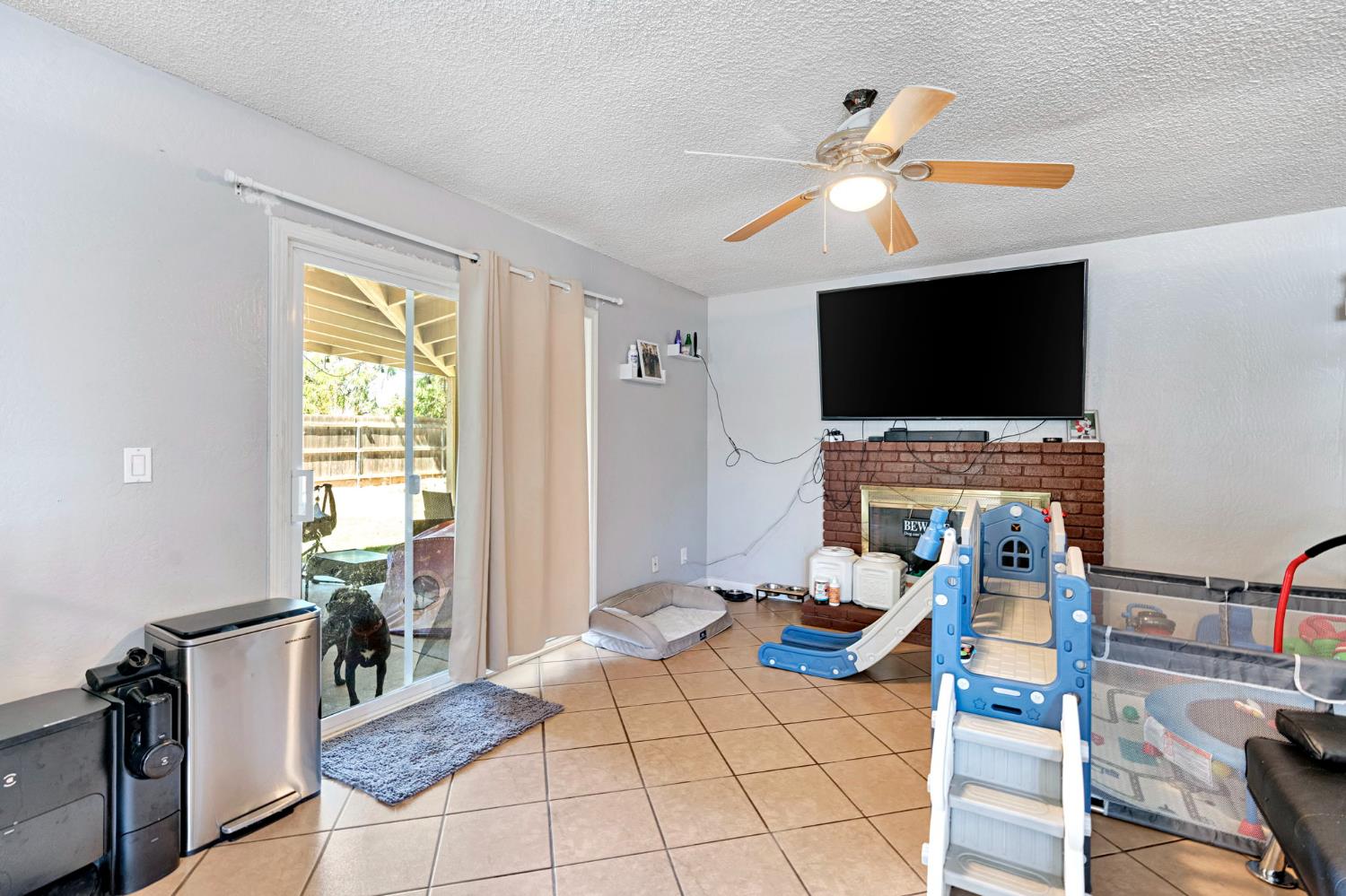 4152 N Barcus Ave, Fresno, CA 93722
