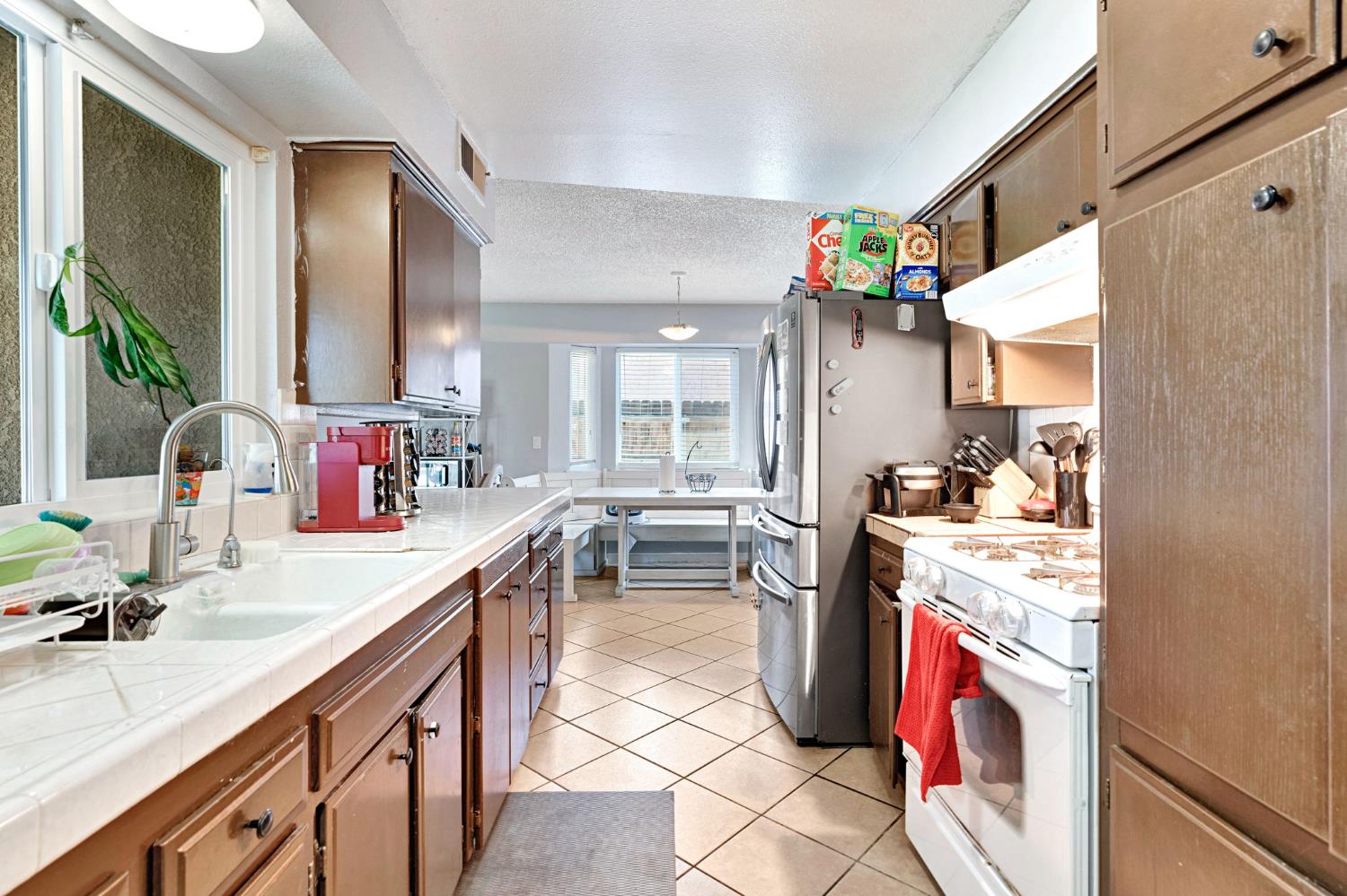 4152 N Barcus Ave, Fresno, CA 93722