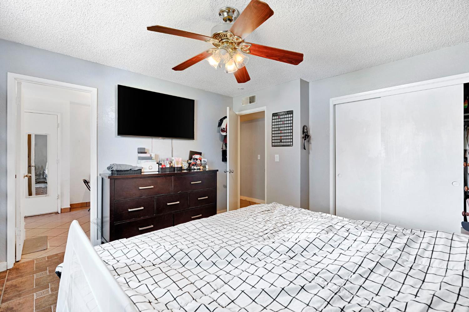 4152 N Barcus Ave, Fresno, CA 93722