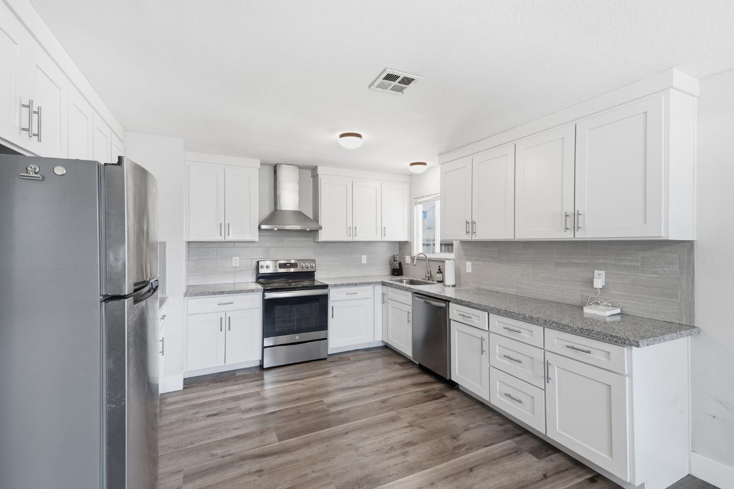 3044 Adler Ave, Clovis, CA 93612