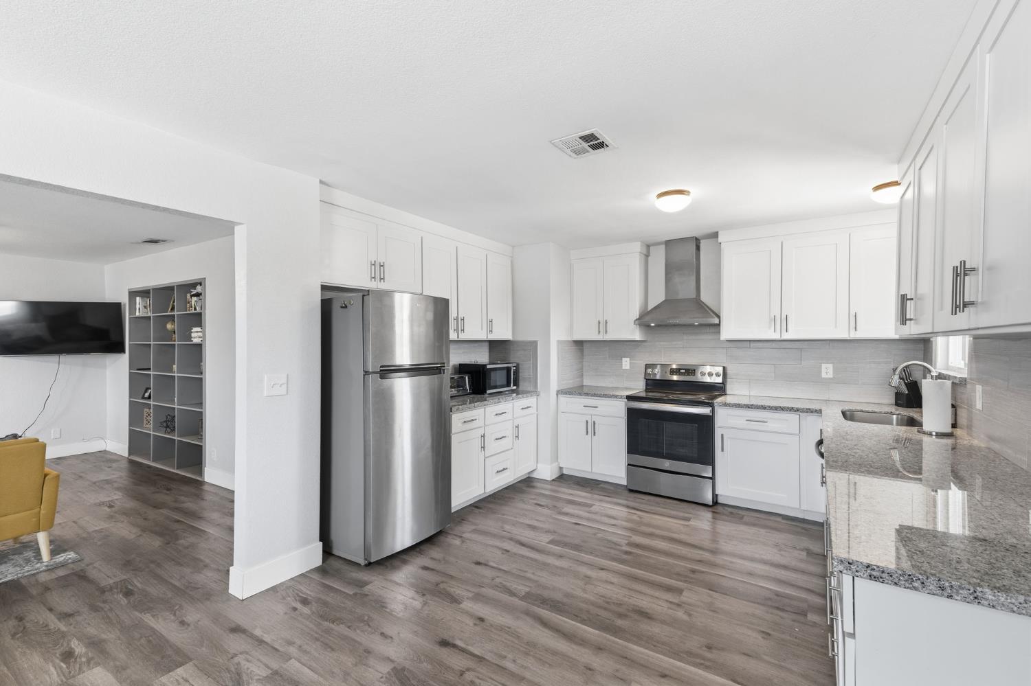 3044 Adler Ave, Clovis, CA 93612