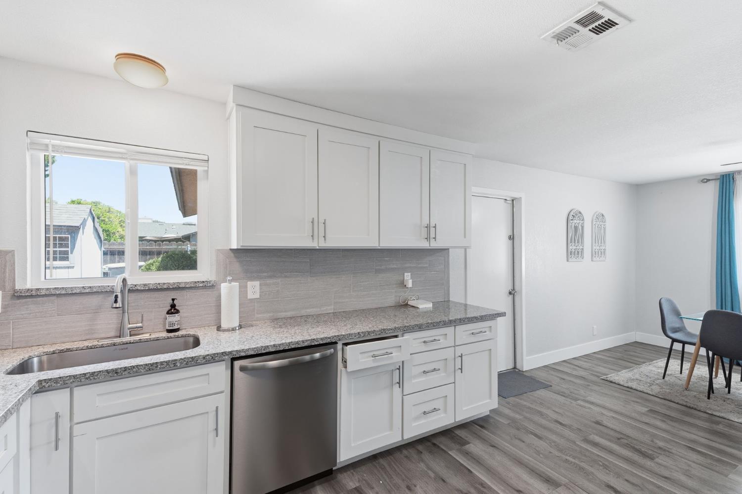 3044 Adler Ave, Clovis, CA 93612