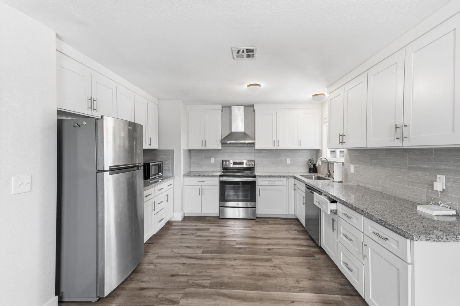 3044 Adler Ave, Clovis, CA 93612