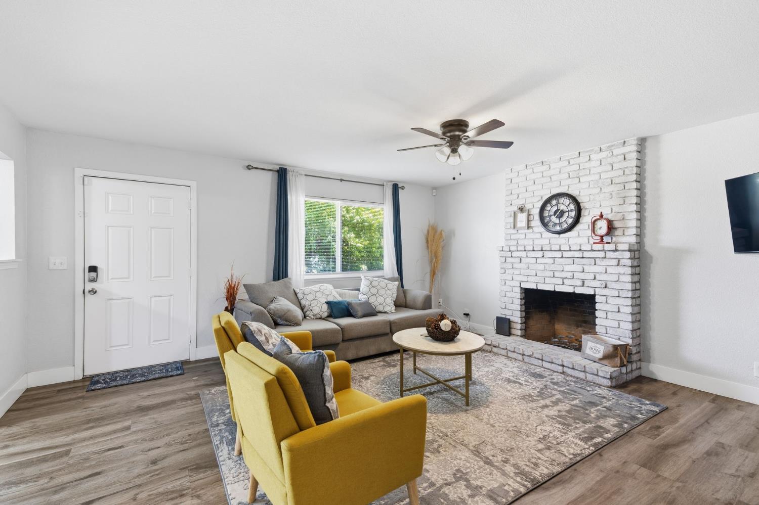 3044 Adler Ave, Clovis, CA 93612