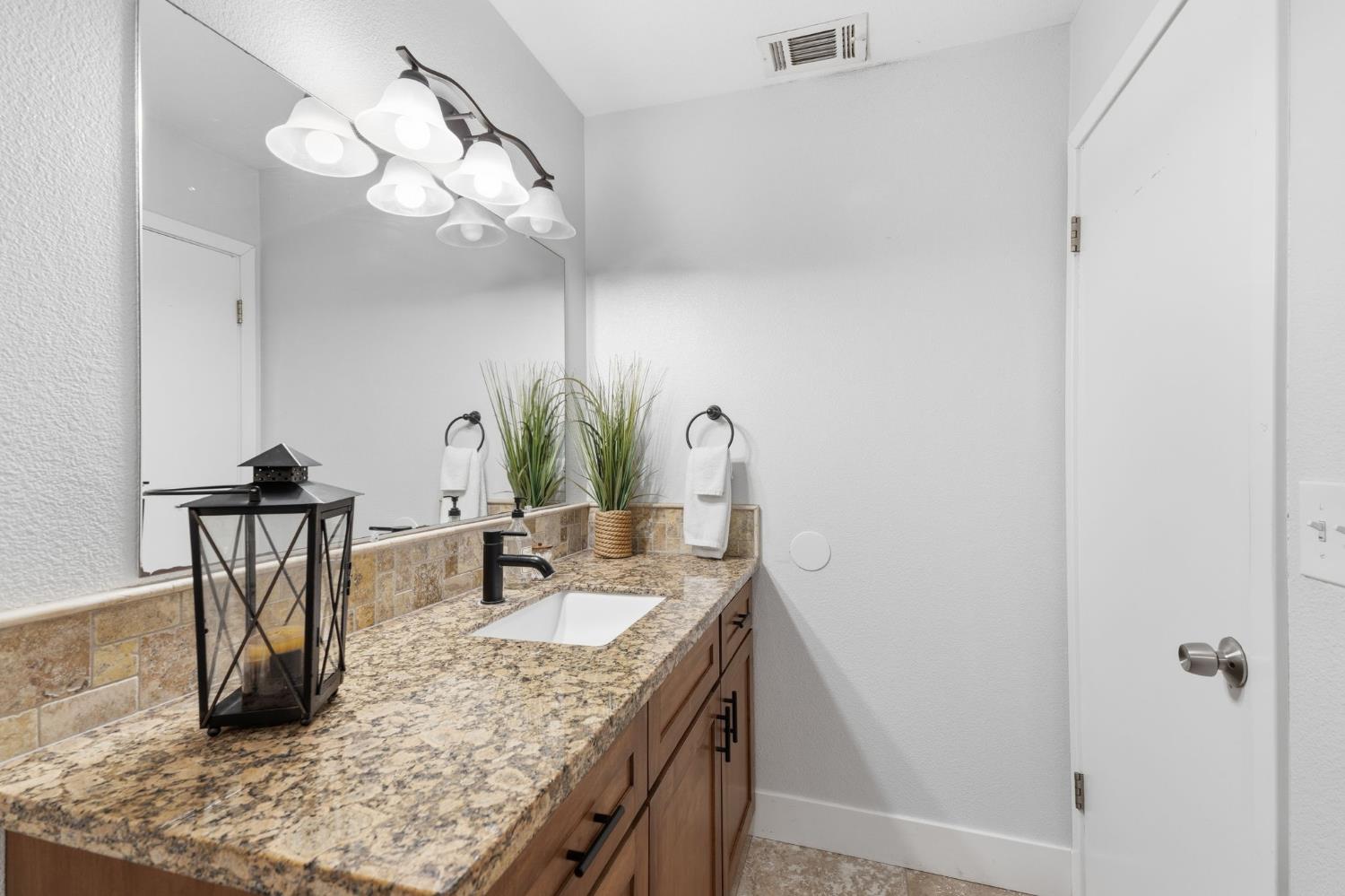 3044 Adler Ave, Clovis, CA 93612