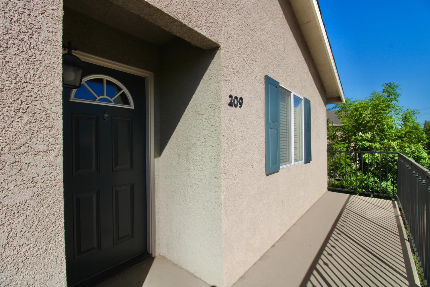 3739 W Bullard Ave #209, Fresno, CA 93711