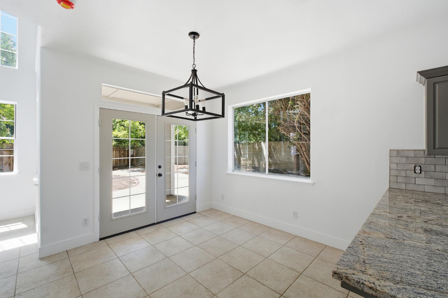 1077 E Monticello Cir, Fresno, CA 93720