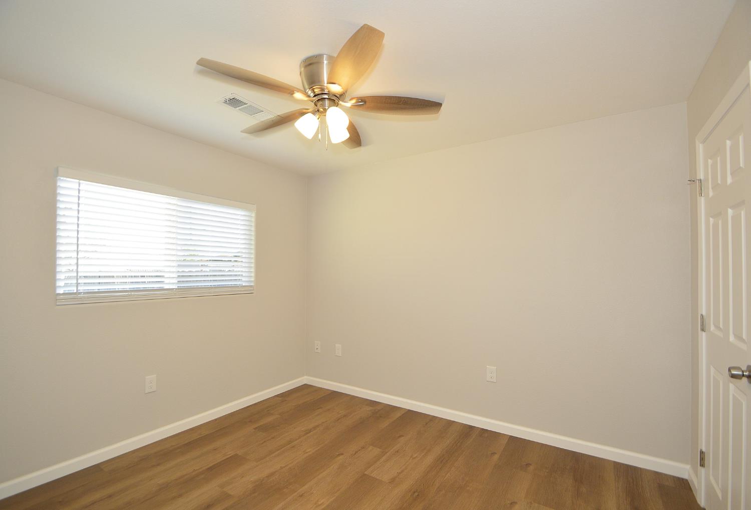 3412 E Michigan Ave, Fresno, CA 93703