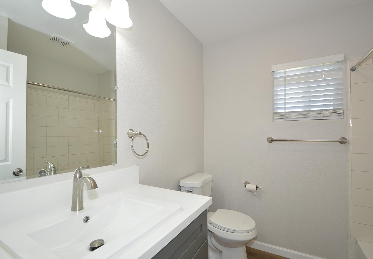 3412 E Michigan Ave, Fresno, CA 93703