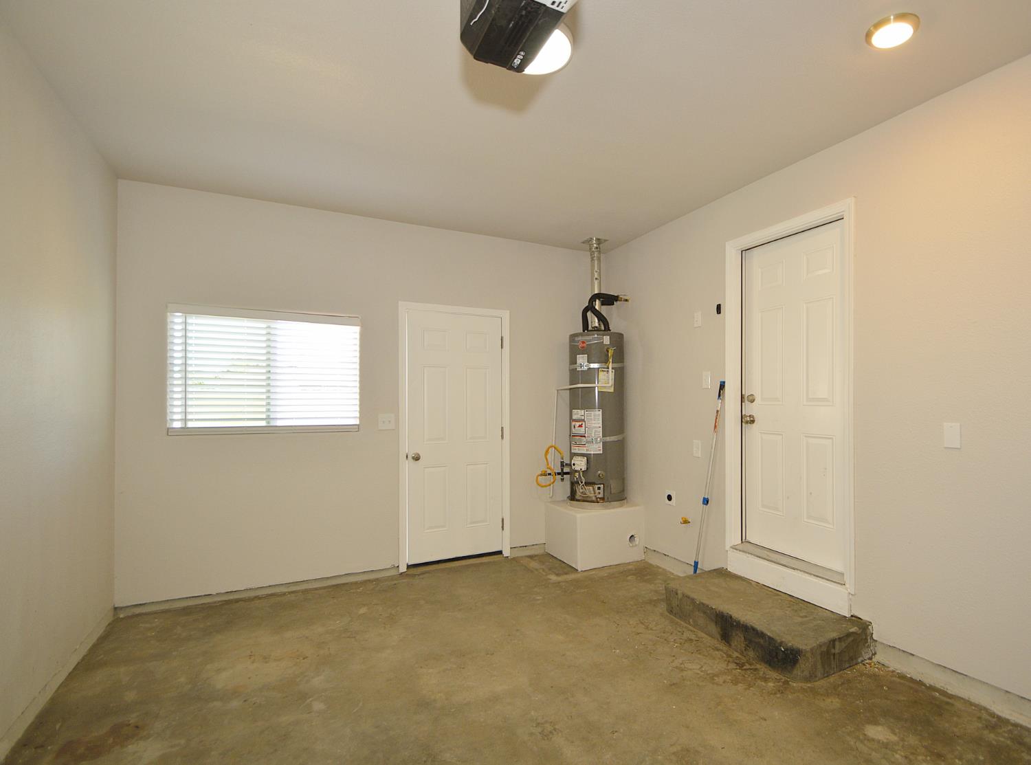 3412 E Michigan Ave, Fresno, CA 93703