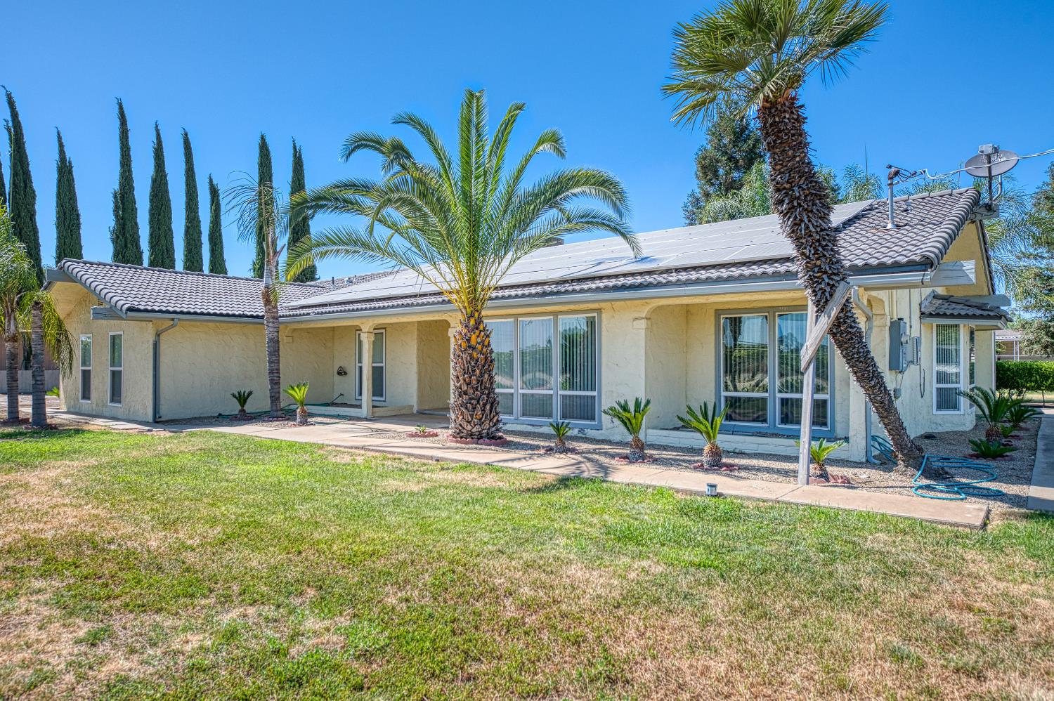 3590 S McCall Ave, Sanger, CA 93657