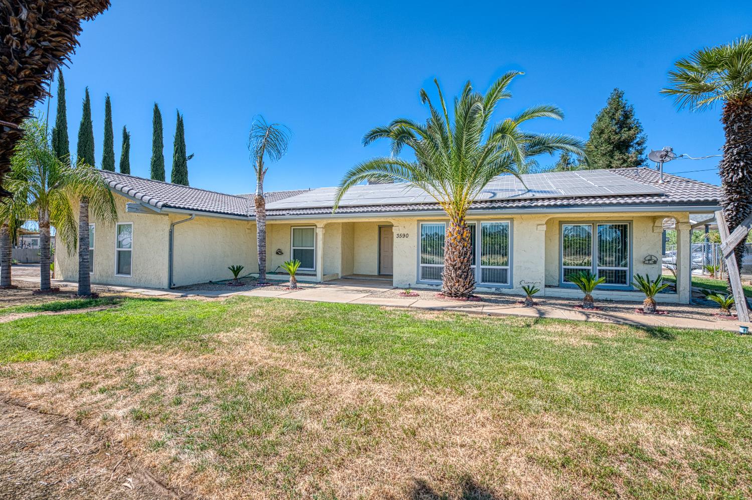 3590 S McCall Ave, Sanger, CA 93657