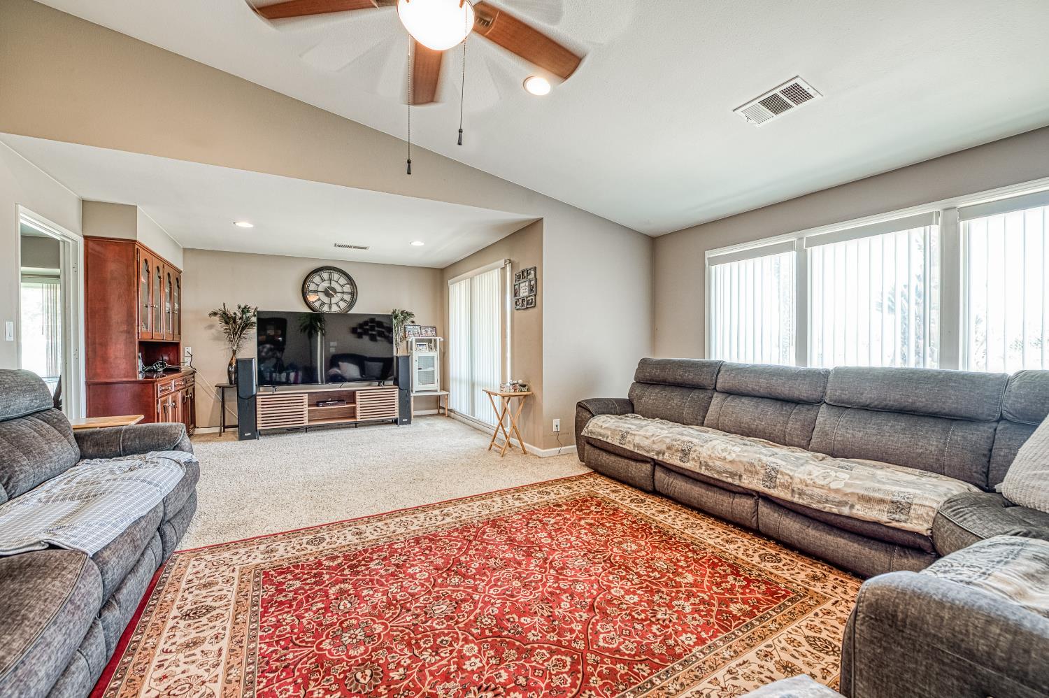 3590 S McCall Ave, Sanger, CA 93657