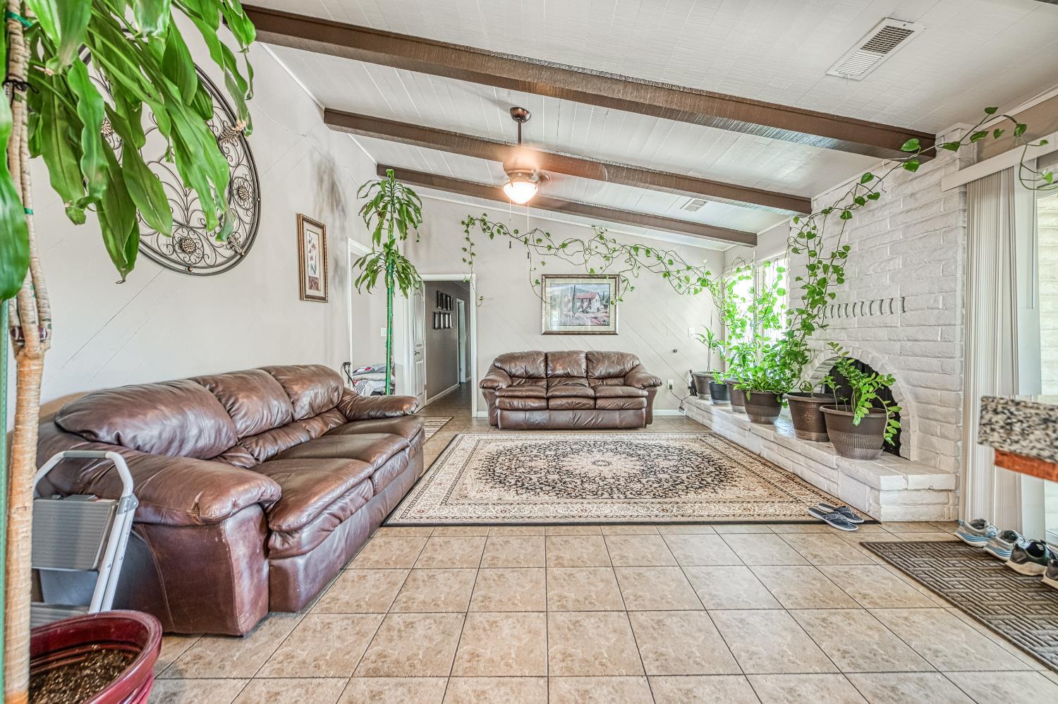 3590 S McCall Ave, Sanger, CA 93657
