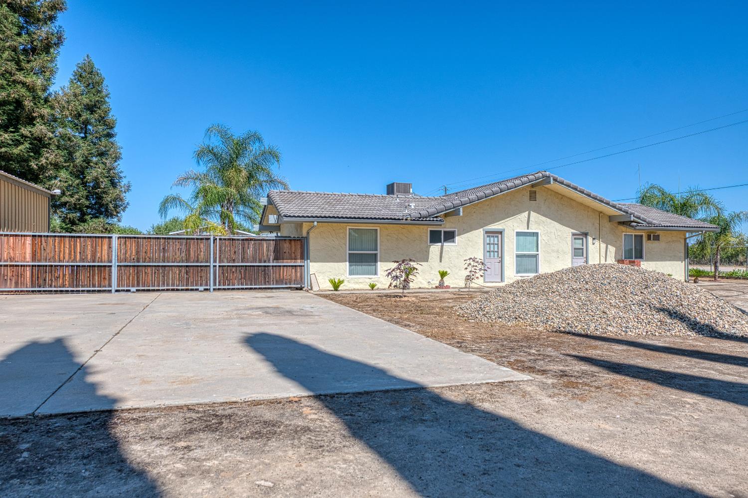 3590 S McCall Ave, Sanger, CA 93657