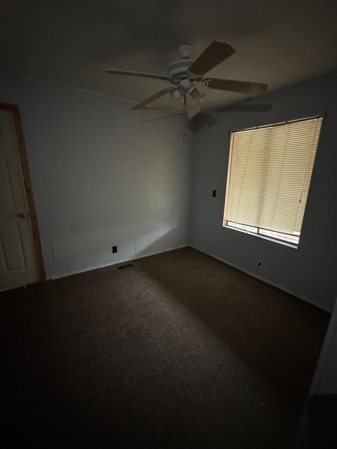 220 S Madera Ave #10, Kerman, CA 93630