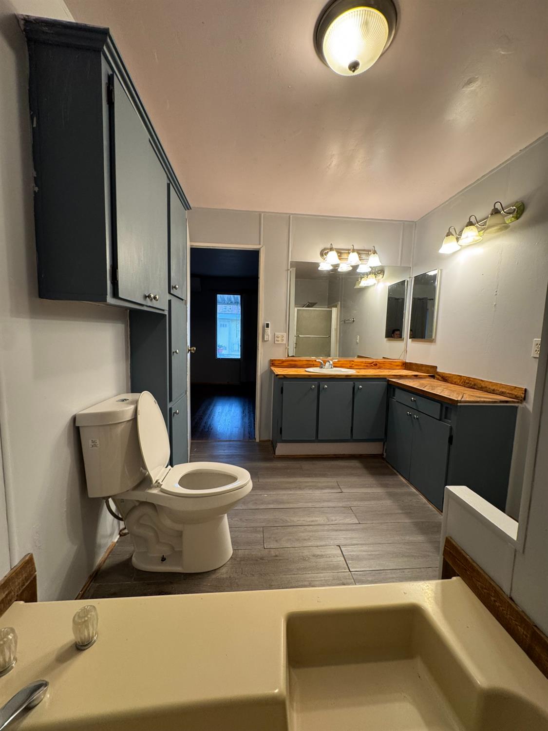 220 S Madera Ave #10, Kerman, CA 93630