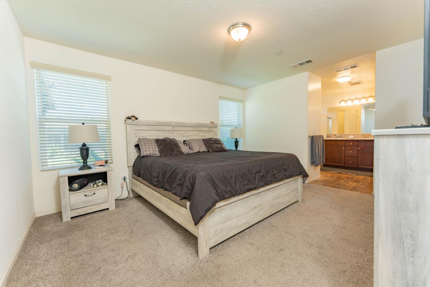 1842 Madalyn Ave, Tulare, CA 93274