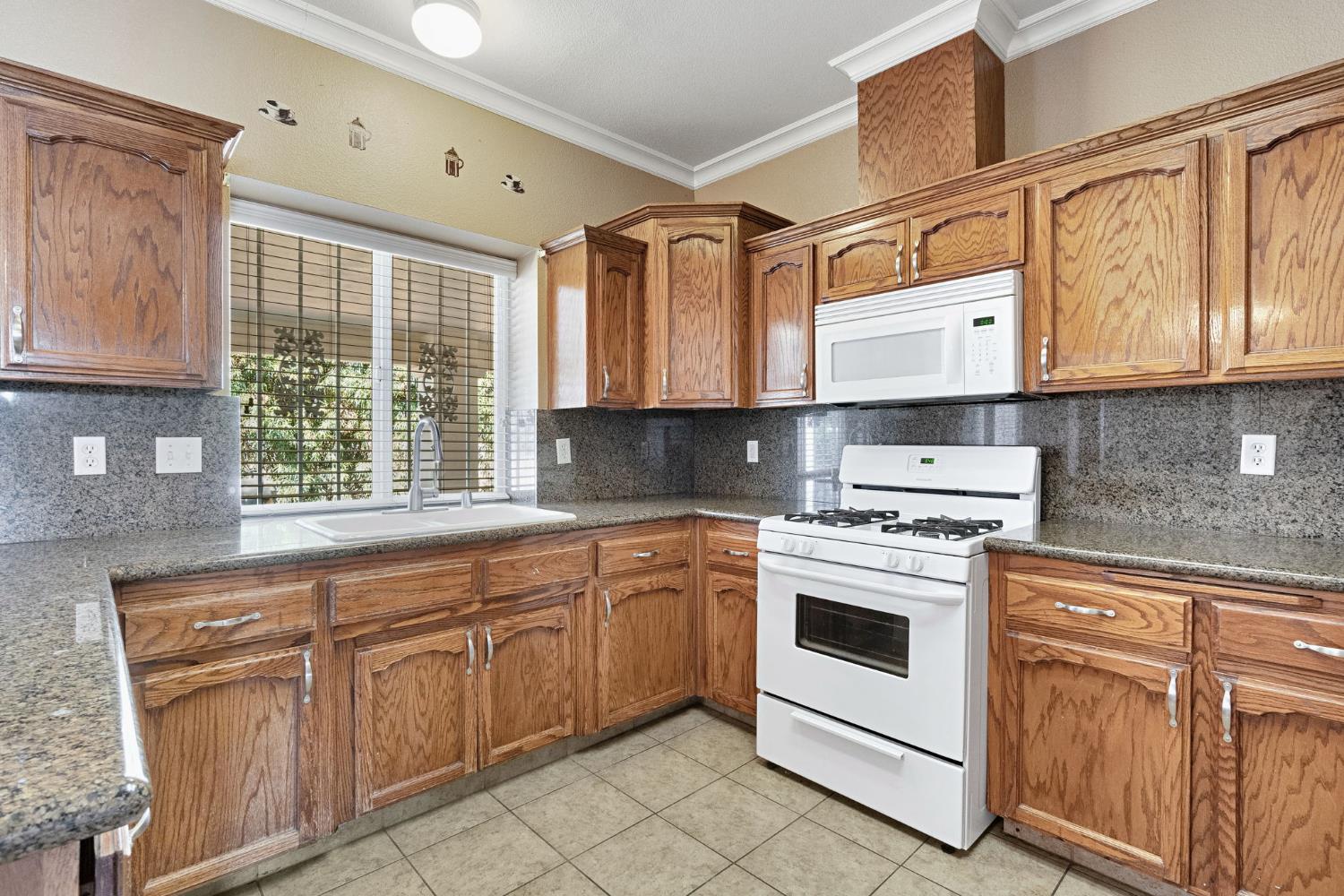 21466 Forest Glen Rd, Madera, CA 93638