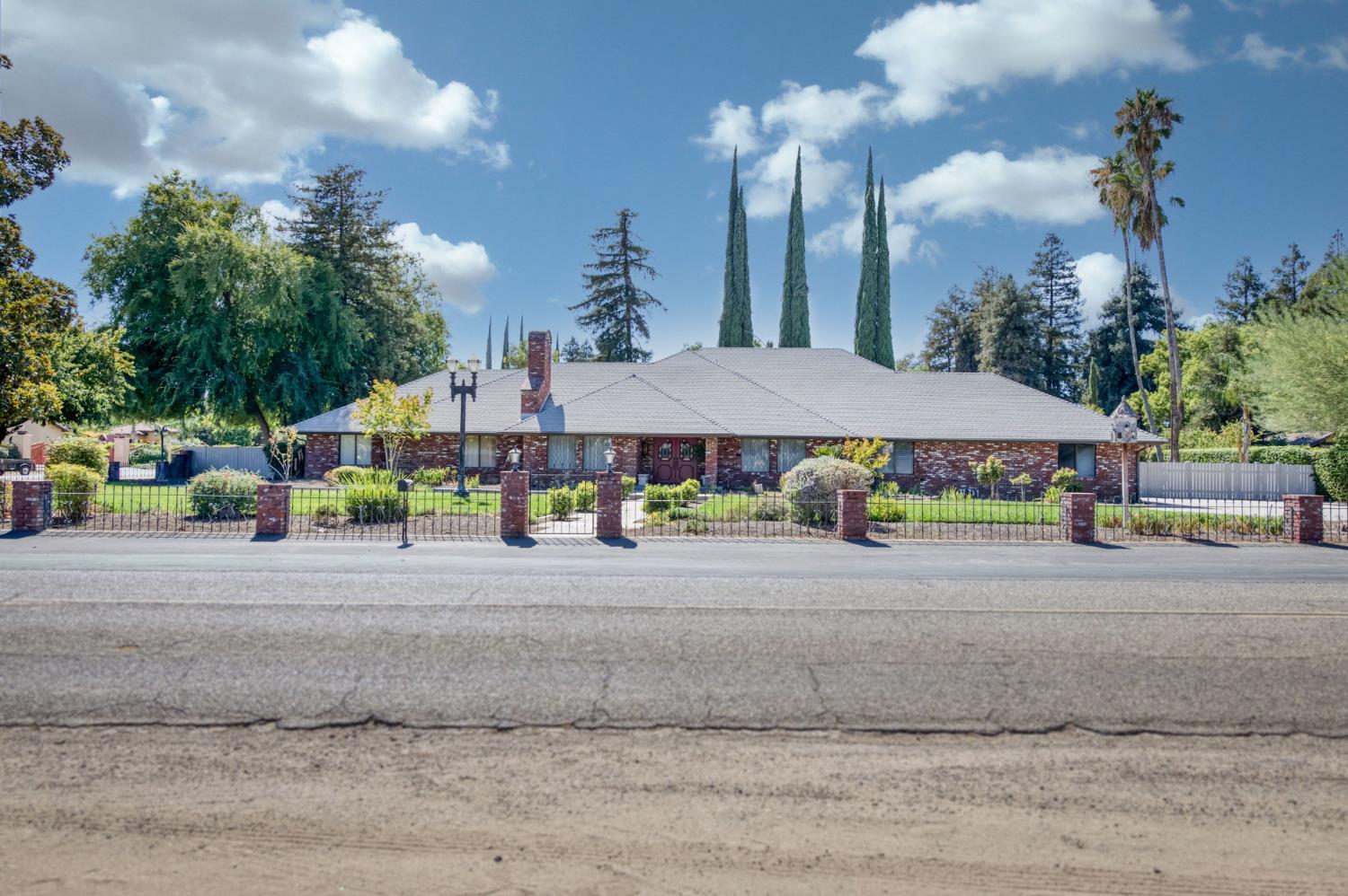 541 N De Wolf Ave, Fresno, CA 93737