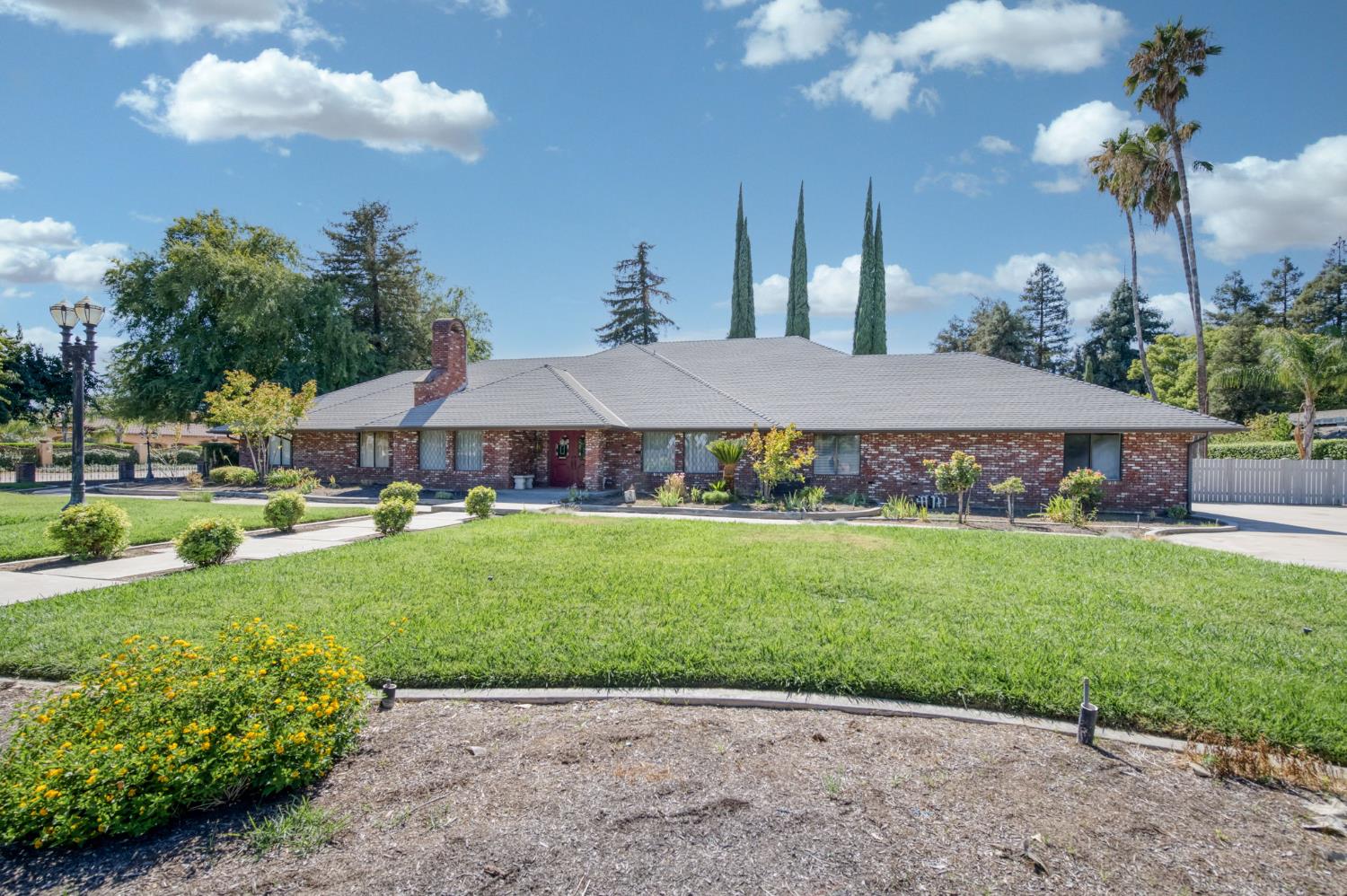 541 N De Wolf Ave, Fresno, CA 93737